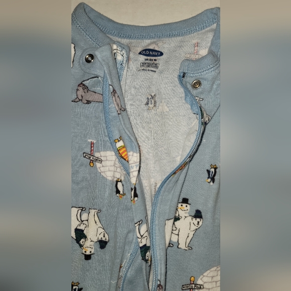 Old Navy pajamas winter holiday igloos penguins and polar bears 18 24 zip up - Picture 3 of 8